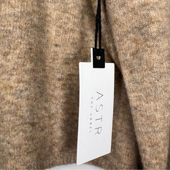 ASTR Cropped Cardigan Sweater Womens Small Natural Tan V-Neck Fuzzy Button - Picture 6 of 7
